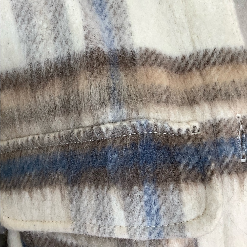 🤎 Plaid H&M Shacket 🤎 - Picture 9 of 11